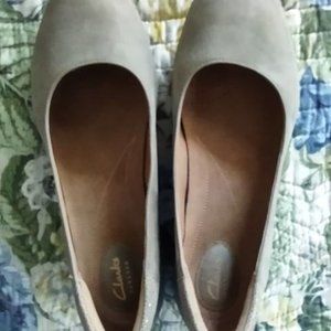 Clarks taupe sage  suede flats Size 11